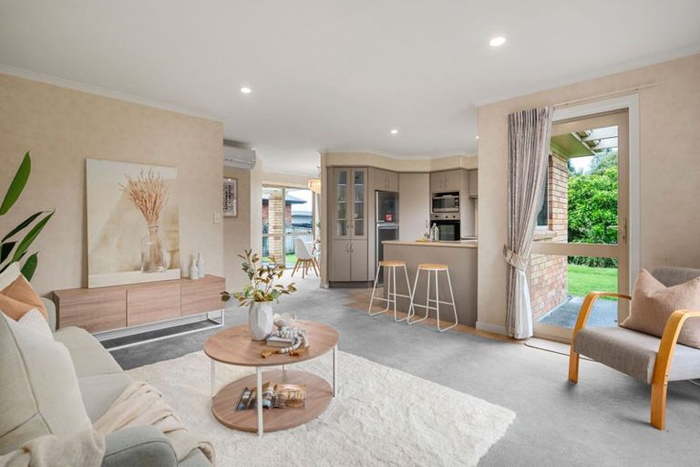 Photo of property in 21 Sovereign Isle Lane, Rototuna, Hamilton, 3210