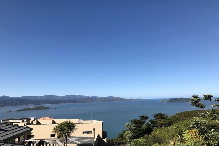 Photo of property in 52 Dress Circle, Newlands, Wellington, 6037