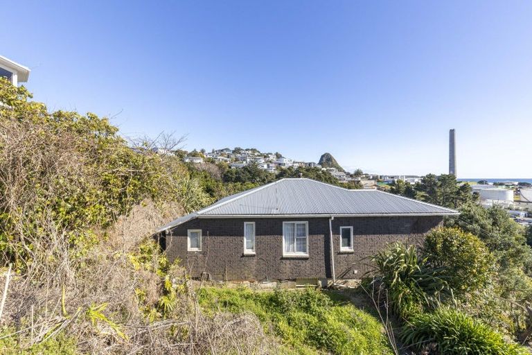 Photo of property in 15 Weston Street, Moturoa, New Plymouth, 4310