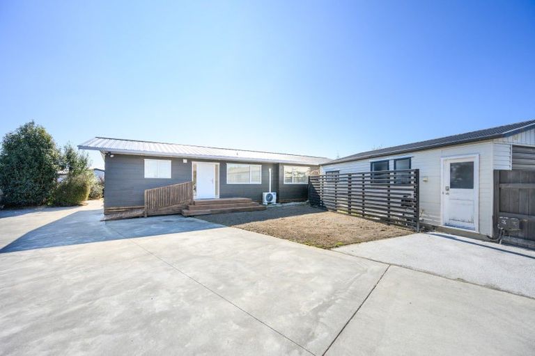 Photo of property in 10 Gladys Place, Kelvin Grove, Palmerston North, 4414