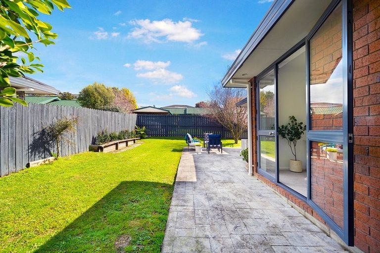 Photo of property in 8 Coupland Court, Glendene, Auckland, 0602