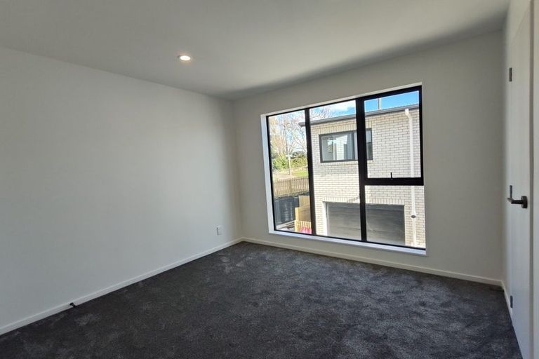 Photo of property in 2/7 Peverill Crescent, Papatoetoe, Auckland, 2025
