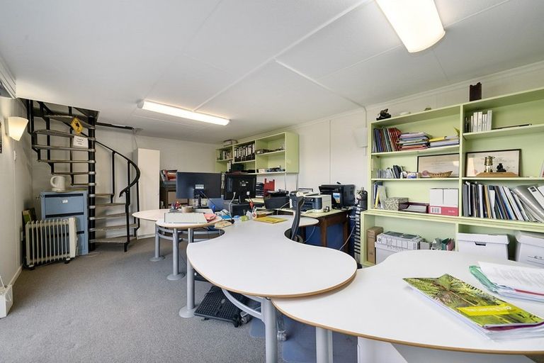 Photo of property in 56 Mana View Road, Paremata, Porirua, 5026