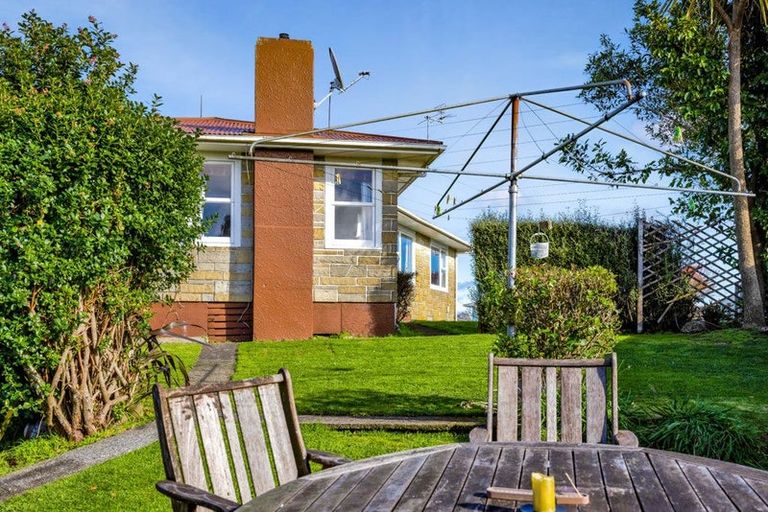 Photo of property in 100 Stanners Street, Eltham, 4322