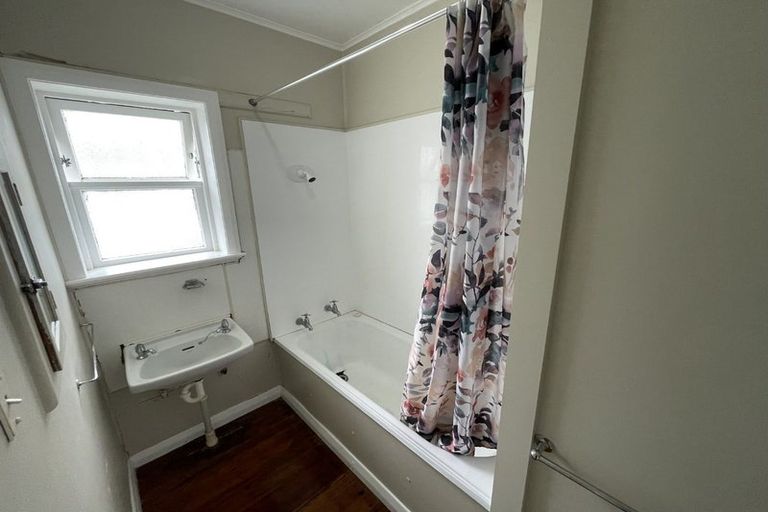 Photo of property in 6 Raymond Terrace, Fairfield, Lower Hutt, 5011