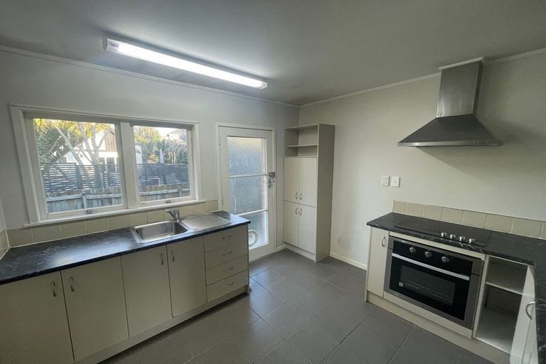 Photo of property in 2/7 Luplau Crescent, Cockle Bay, Auckland, 2014