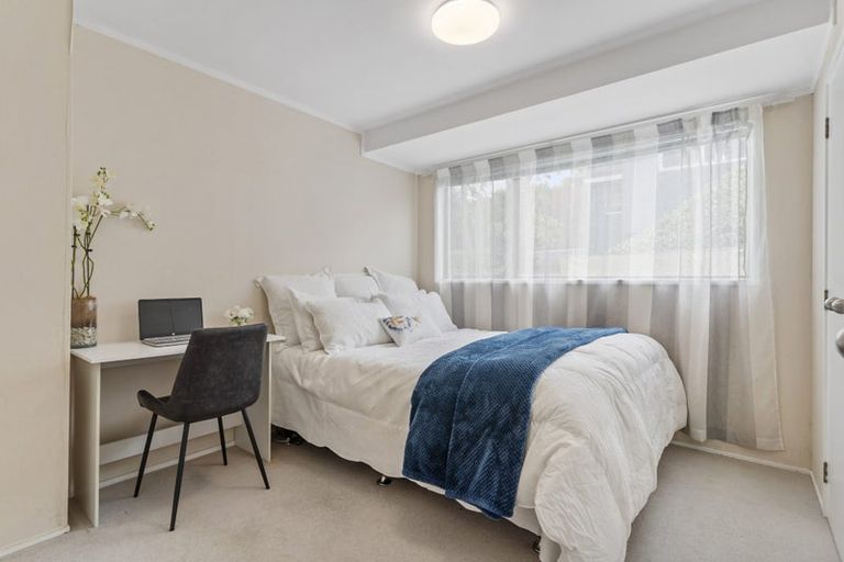 Photo of property in 6 Valdese Rise, Browns Bay, Auckland, 0630