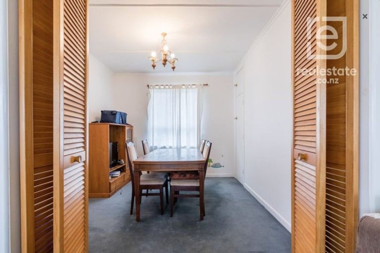 Photo of property in 26 Yeovil Road, Te Atatu Peninsula, Auckland, 0610