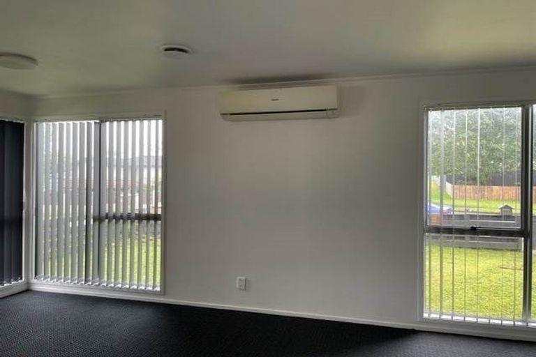 Photo of property in 24 Becker Drive, Weymouth, Auckland, 2103