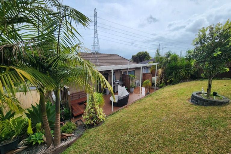 Photo of property in 2 Broadfield Street, Massey, Auckland, 0614