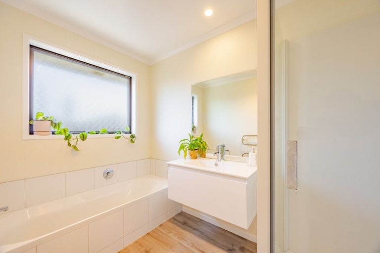 Photo of property in 20 Dee Street, Otane, 4202