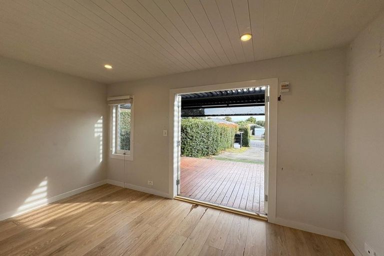 Photo of property in 17b Brookfield Road, Te Atatu Peninsula, Auckland, 0610