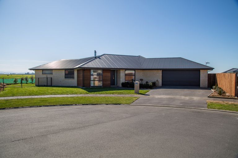 Photo of property in 7 Dundee Close, Darfield, 7510