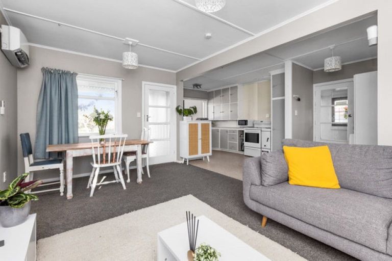 Photo of property in 65 Ferry Road, Clive, 4102