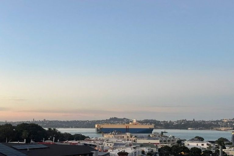 Photo of property in 6/66 Victoria Road, Devonport, Auckland, 0624