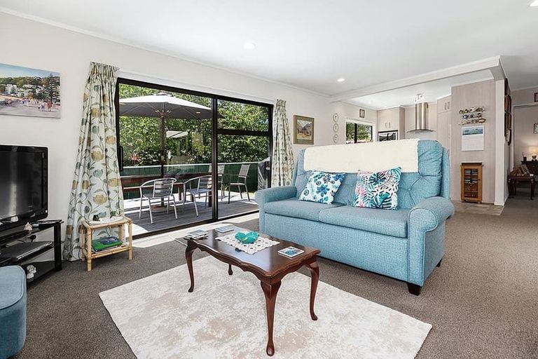 Photo of property in 45 Beauchamp Street, Tawa, Wellington, 5028