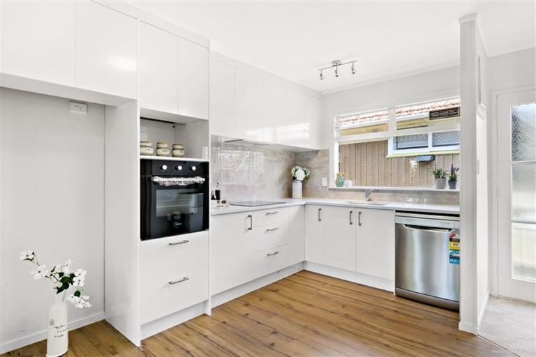 Photo of property in 3/29 Titirangi Road, New Lynn, Auckland, 0600