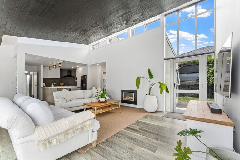 Photo of property in 121 Tauranga Place, Orewa, 0931