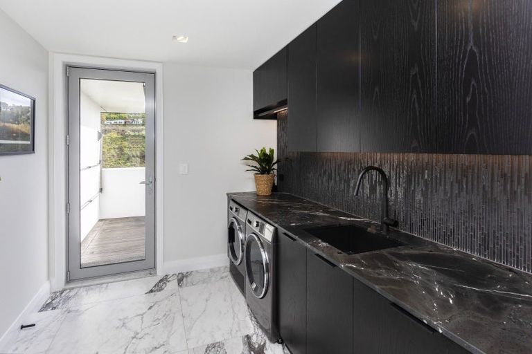 Photo of property in 15 Omeo Crescent, Redcliffs, Christchurch, 8081