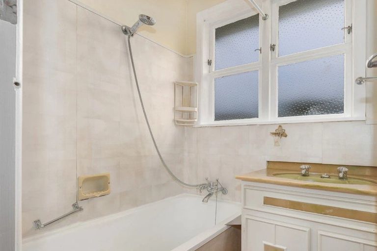 Photo of property in 11 Karaka Crescent, Levin, 5510