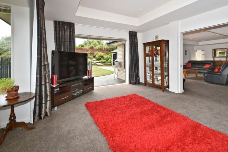 Photo of property in 21 Strathcarron Place, Broomfield, Christchurch, 8042