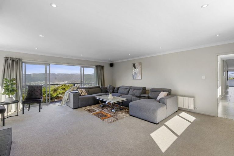 Photo of property in 34 Arahiwi Grove, Tirohanga, Lower Hutt, 5010