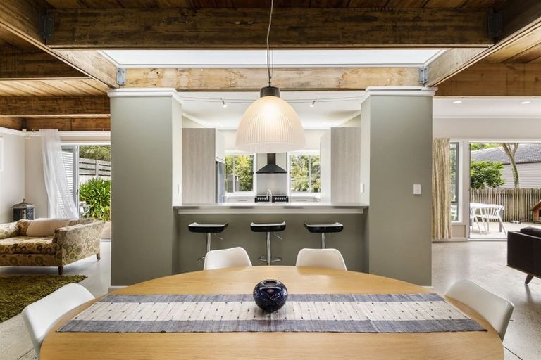 Photo of property in 890 Beach Road, Waiake, Auckland, 0630