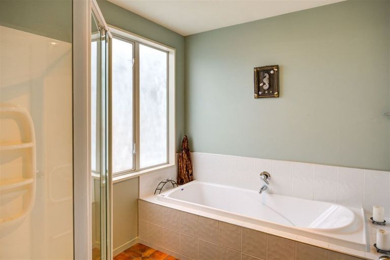 Photo of property in 17 Kiwi Avenue, Waikuku Beach, 7473