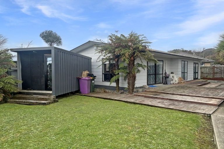 Photo of property in 10 Kebbell Avenue, Levin, 5510