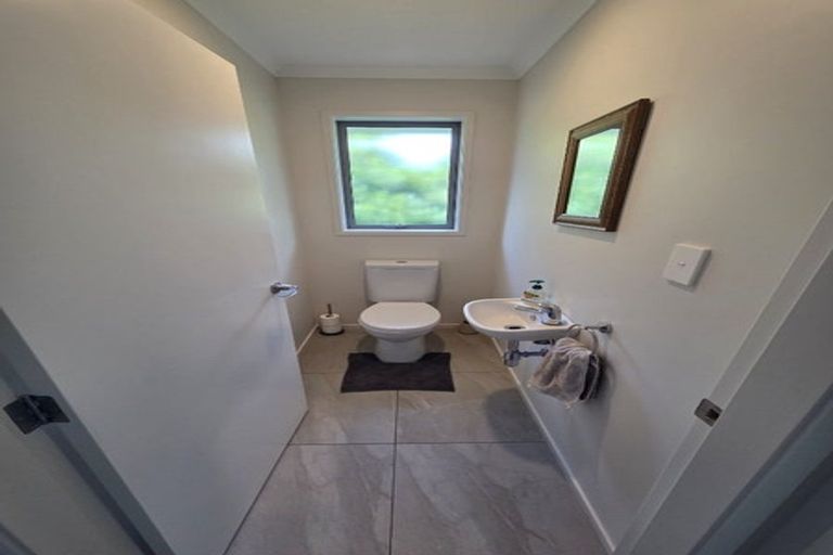 Photo of property in 1 Meadowviews Drive, Welcome Bay, Tauranga, 3112