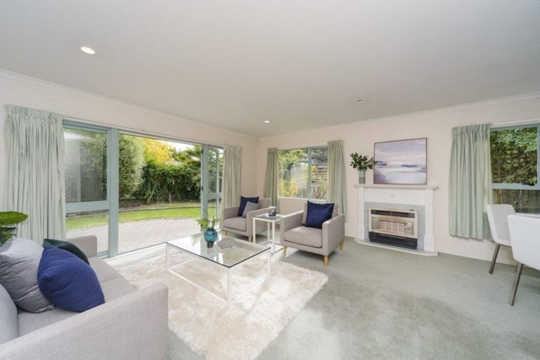 Photo of property in 3 Winston Avenue, Hokowhitu, Palmerston North, 4410