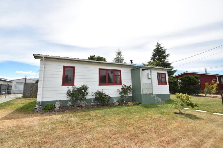 Photo of property in 38 Jollie Road, Twizel, 7901