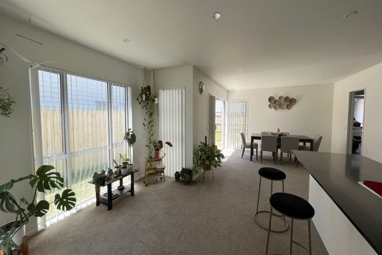 Photo of property in 10 Aeronautic Road, Takanini, 2112