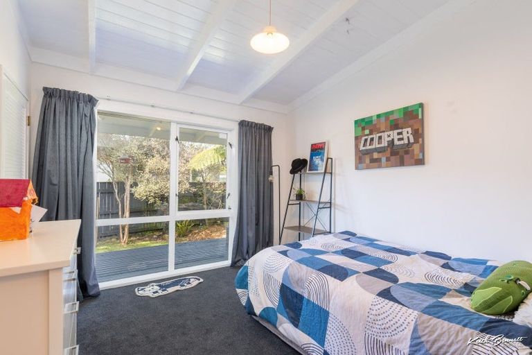 Photo of property in 38 Larchmont Grove, Totara Park, Upper Hutt, 5018