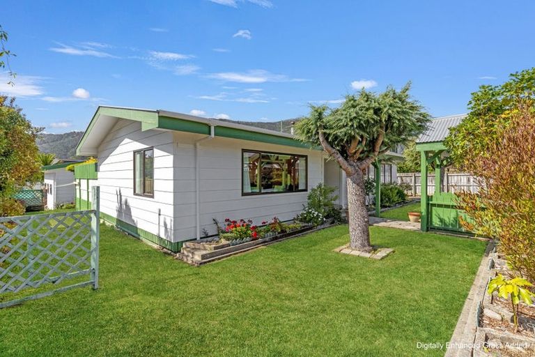 Photo of property in 17 Huia Street, Waikawa, Picton, 7220