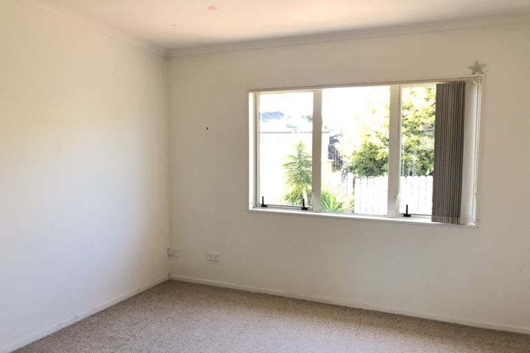 Photo of property in 10 Brashier Circle, Sunnyvale, Auckland, 0612