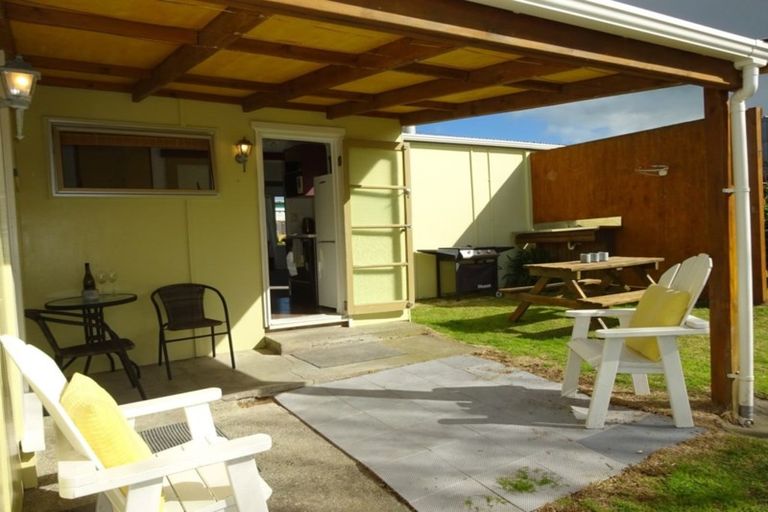 Photo of property in 35 Pratt Avenue, Foxton Beach, Foxton, 4815