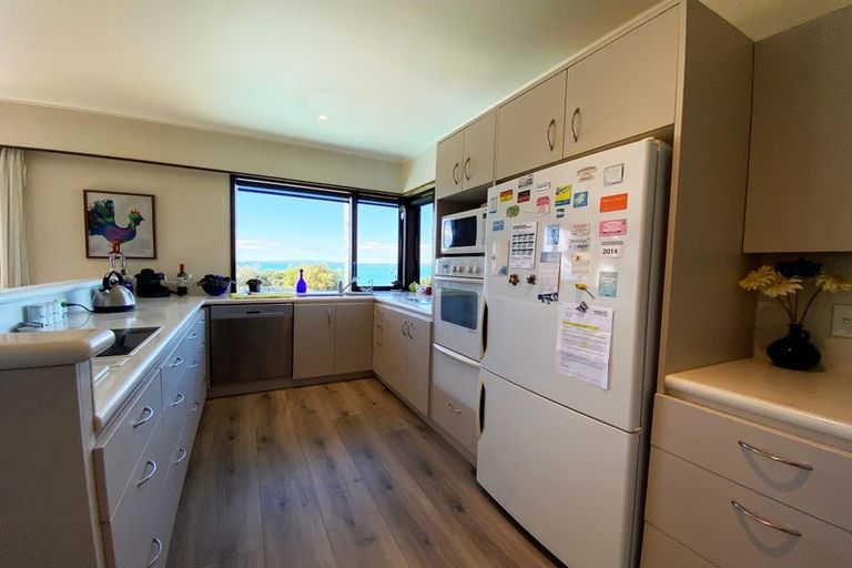 Photo of property in 18 Burford Place, Mellons Bay, Auckland, 2014