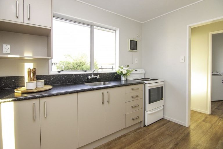 Photo of property in 6 Forbes Place, Kelvin Grove, Palmerston North, 4414