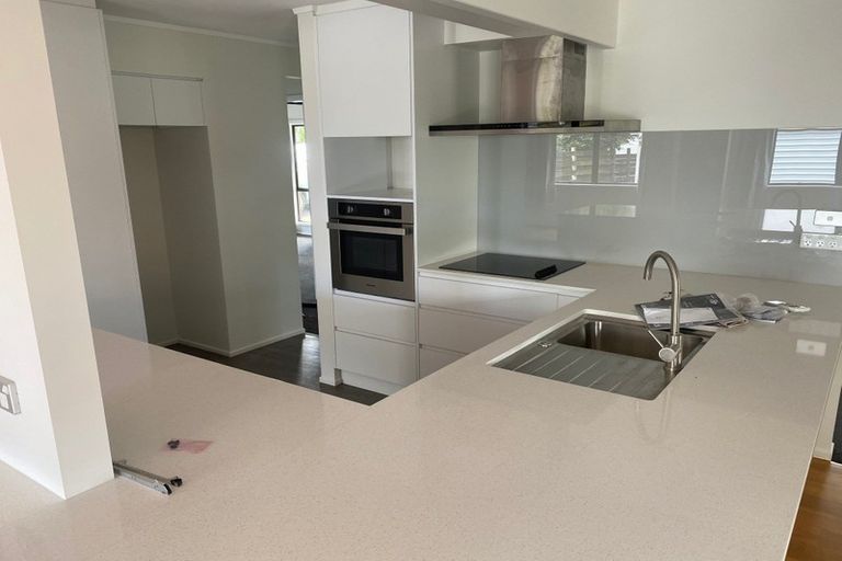 Photo of property in 115 Botany Road, Botany Downs, Auckland, 2010