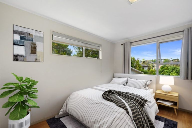 Photo of property in 37 Trias Road, Totara Vale, Auckland, 0629