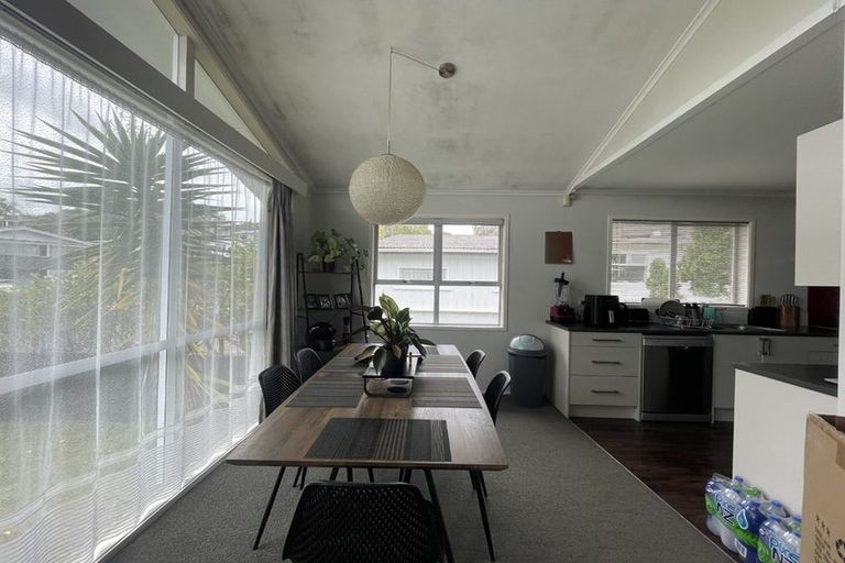 Photo of property in 26 Totaravale Drive, Totara Vale, Auckland, 0629