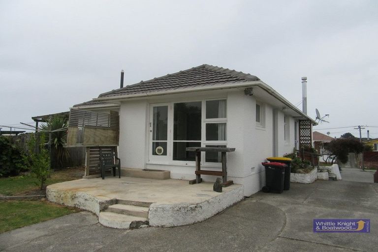 Photo of property in 28 Effingham Street, North New Brighton, Christchurch, 8083