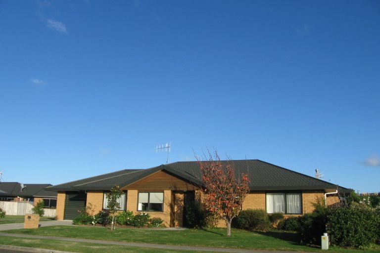 Photo of property in 15 Glen Loch Place, Paraparaumu, 5032