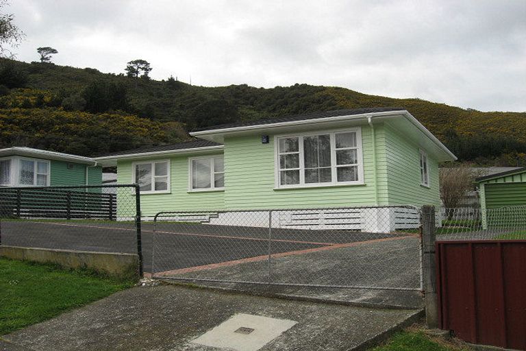Photo of property in 17 Parenga Street, Wainuiomata, Lower Hutt, 5014