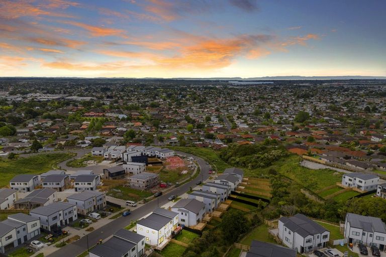 Photo of property in 49b Crestview Rise, Papakura, 2110