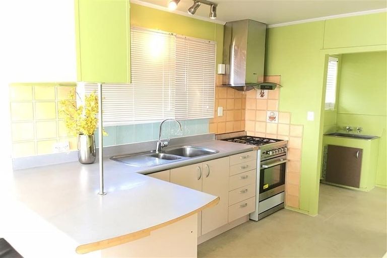 Photo of property in 36 Lisa Rise, Half Moon Bay, Auckland, 2012