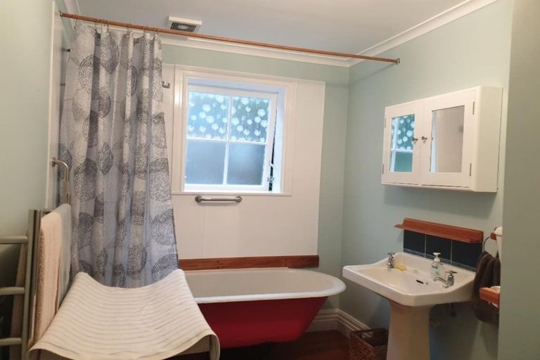 Photo of property in 25 Royal Street, Berhampore, Wellington, 6023