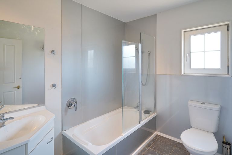 Photo of property in 35 Beauford Place, Parklands, Christchurch, 8083