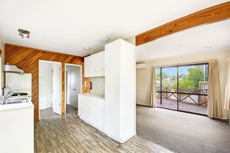 Photo of property in 1/23 Flaunty Place, West Harbour, Auckland, 0618